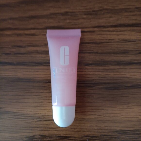 *Price Drop* New Clinique moisture surge lip - Picture 3 of 3